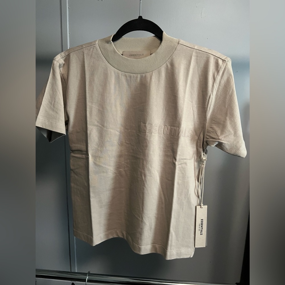 Essentials tee
